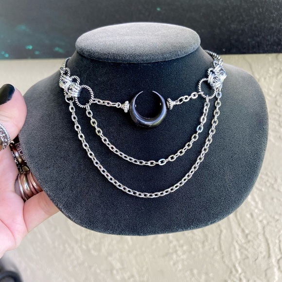 Handmade maille choker & Black crecent moon lunula horns charm goth necklace - Picture 11 of 15